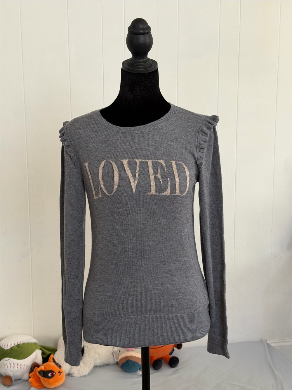 Loved Graphic Ruffle-Shoulder Sweater - Gray size XS